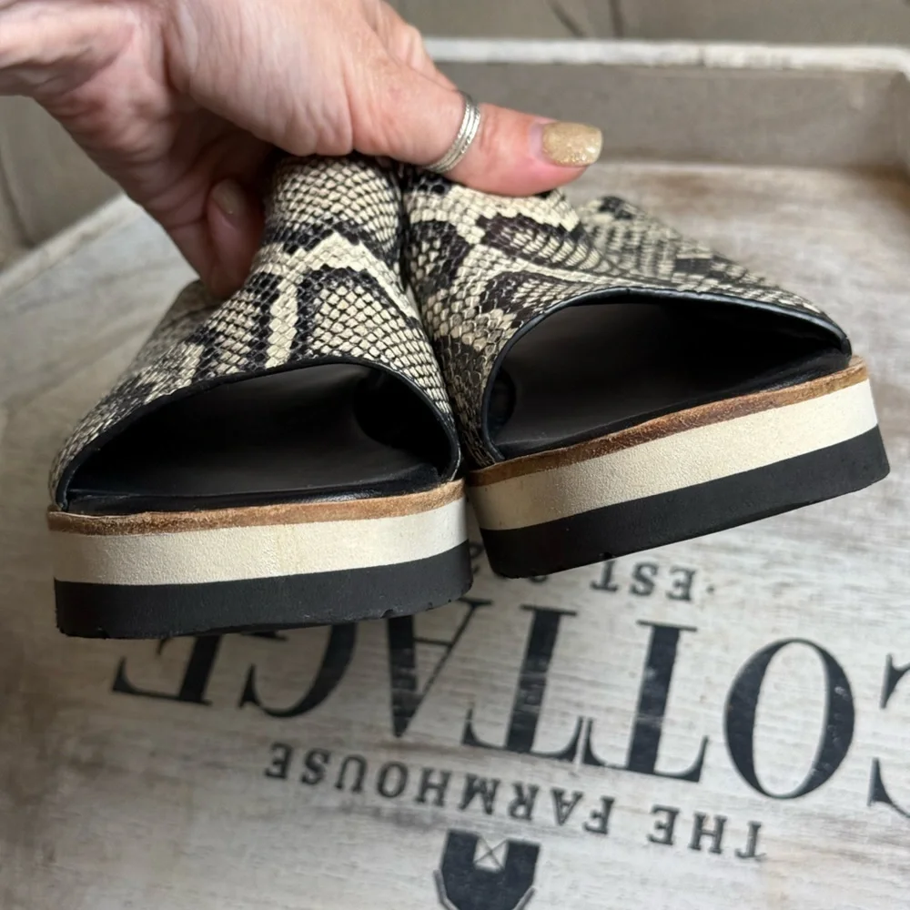 Vince Snakeskin Pattern Wedges in Black and Cream size 8 1/2 leather